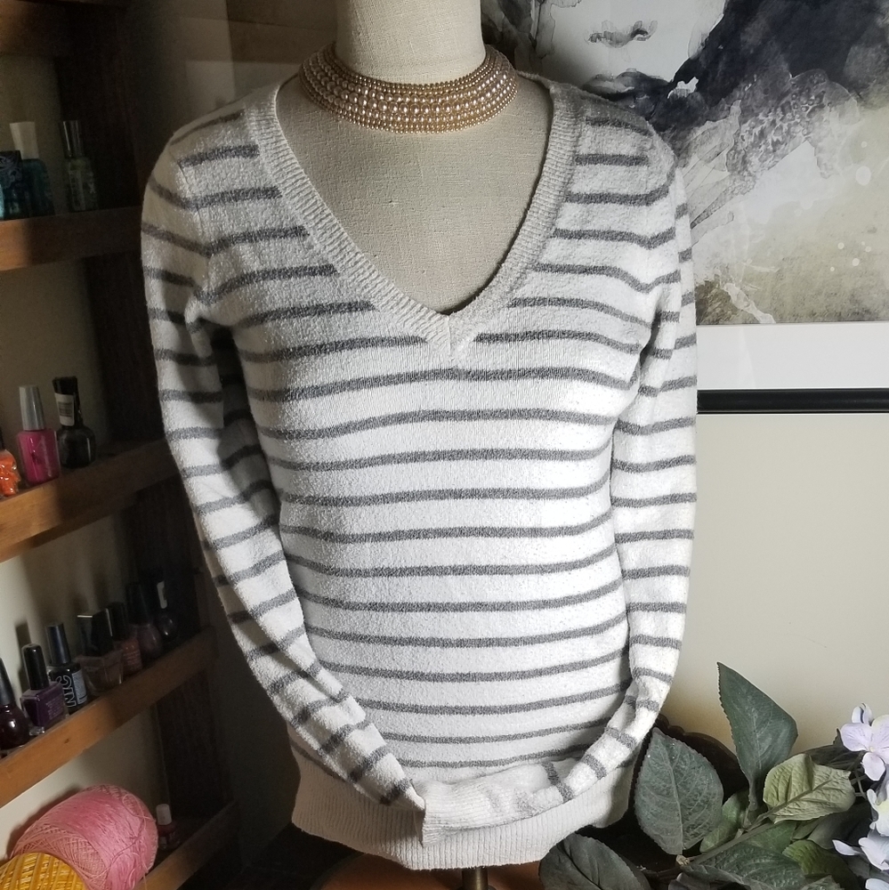GAP V-neck sweater Small